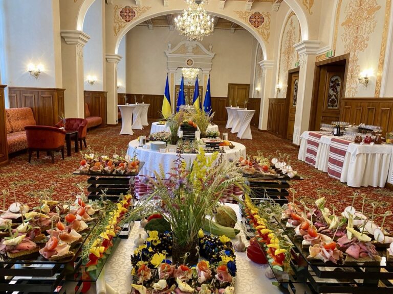 skhidnyi-buffet-01