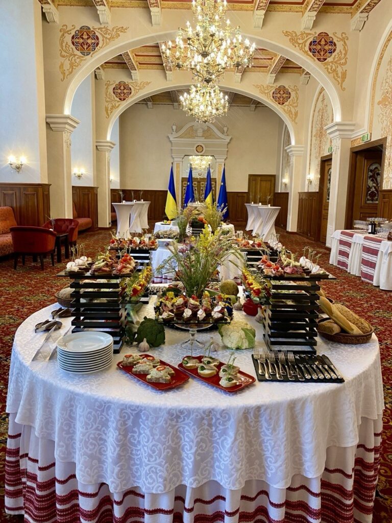 skhidnyi-buffet-02